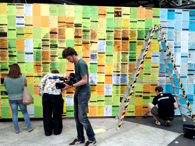 Analoge Twitterwall der Re:publica12 in Berlin, Foto: Tine Nowak